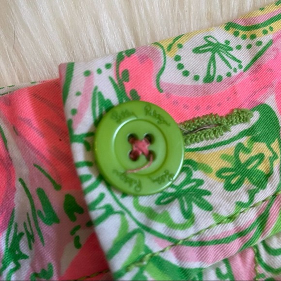 Lilly Pulitzer The Walsh Short " Hot Wings Print" - Picture 4 of 8